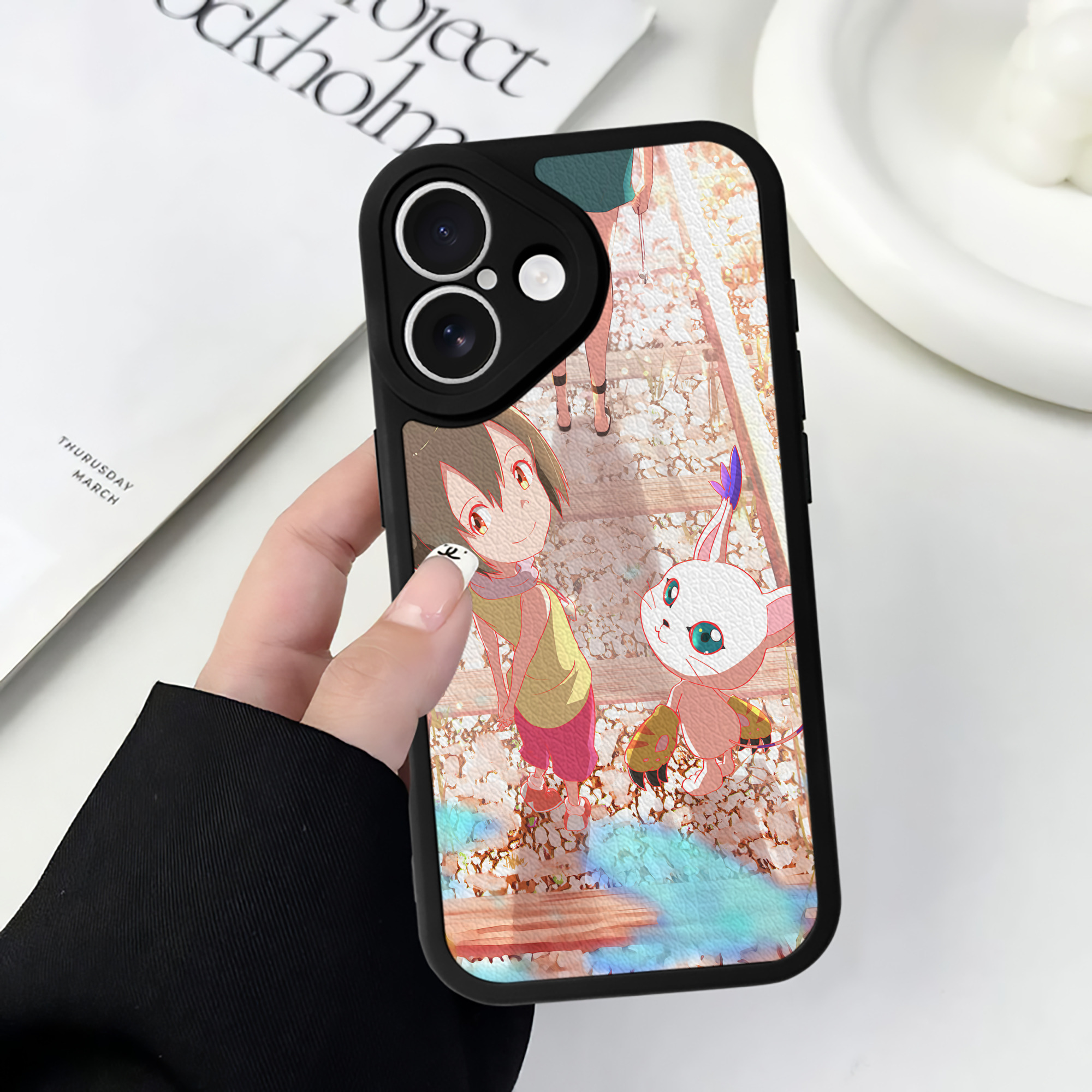 （画像用） Digimon デジタルモンスター/デジモン 【iPhone 16シリーズ対応】シリコンスマホケース（レザー調） 材質：シリコン